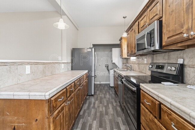 Building Photo - 9140 Sailfish Dr