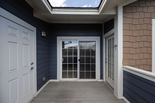 Building Photo - 2421 Owens Ave