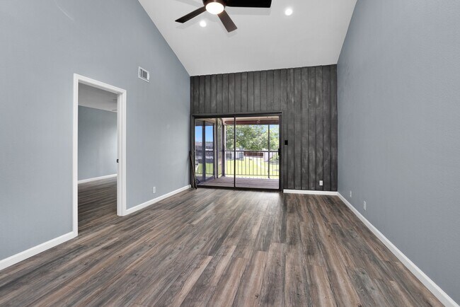 Building Photo - 205G Lakeview Terrace