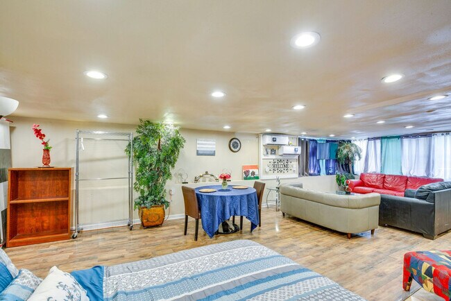 Building Photo - 7244 Piedmont Dr