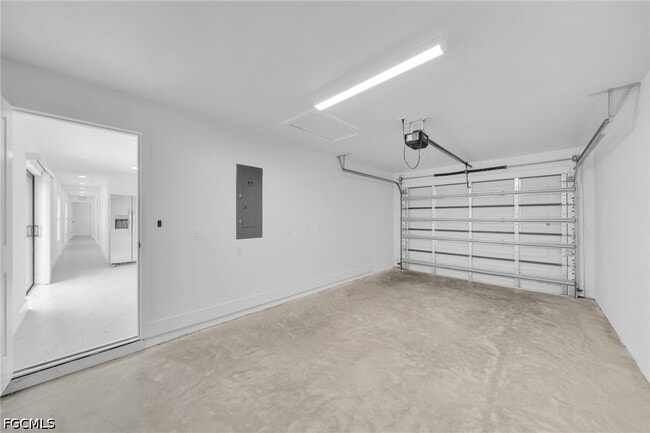 Building Photo - 4986 Fairway Ct