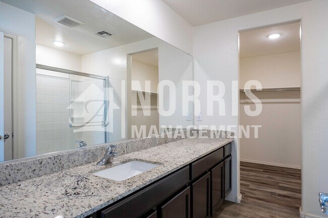 Building Photo - Very Nice Home in a Great Location