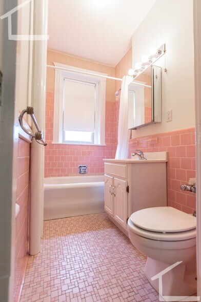 Building Photo - 14 Alton Pl