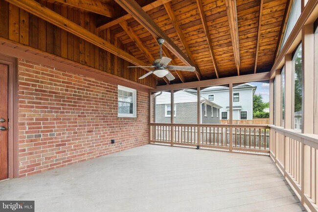 Building Photo - 9923 Mayfield Dr