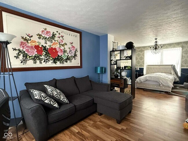 Building Photo - 8607 Longspur Ct