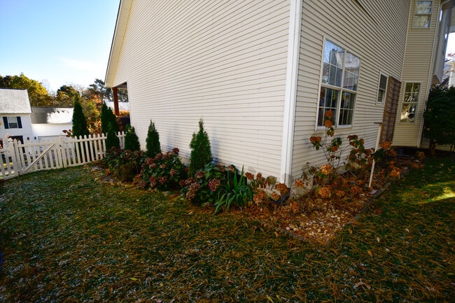 Building Photo - 1204 Edenbridge Way