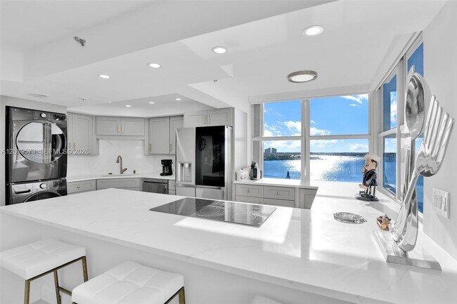 Building Photo - 5200 N Ocean Dr
