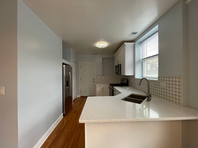 Building Photo - 3615 N Troy St