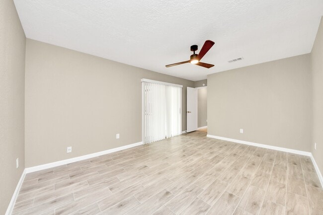 Building Photo - 16222 Forest Bend Ave