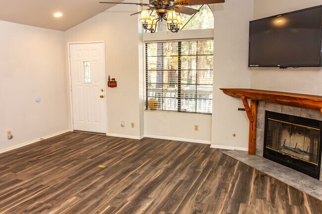 Building Photo - Cozy Home for Rent in Big Bear City