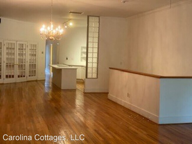Building Photo - 2 br, 1.5 bath House - 225-B N. Main Street