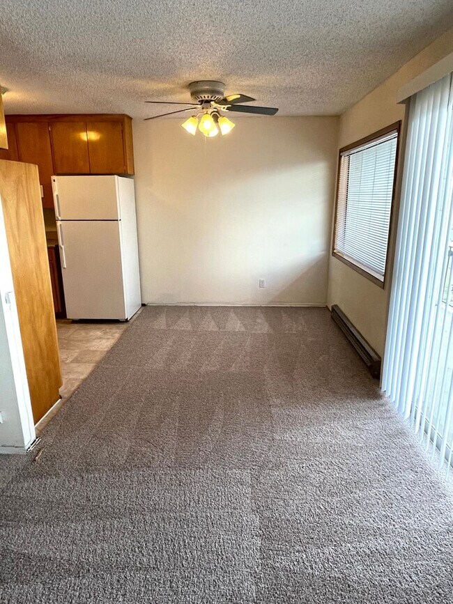 Building Photo - Peaceful 55+ Living | 2 Bed, 1 Bath Apartment with Golf Course Views — Kennewick, WA