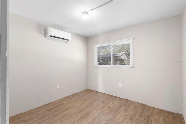 Building Photo - 901 Colyer St