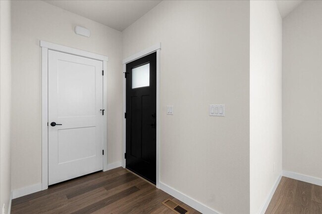 Building Photo - Newly Constructed Home with Spacious Layout