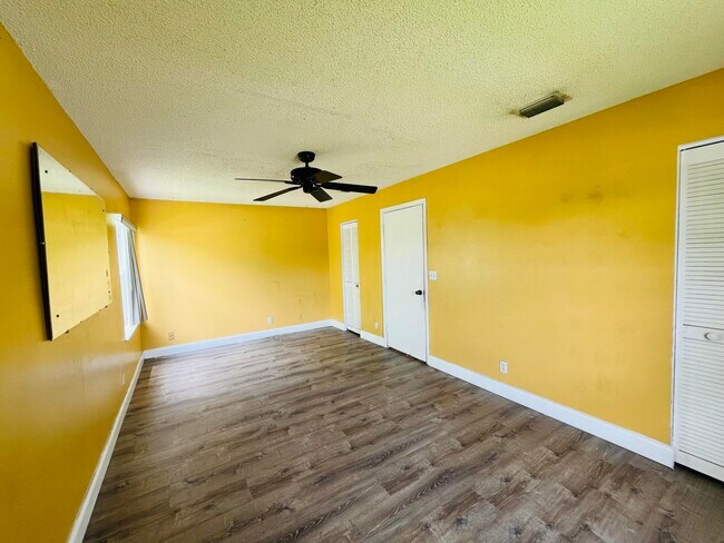 Building Photo - 5855 Timber Valley Dr