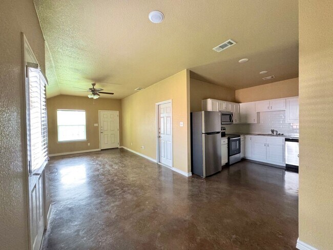 Building Photo - Adorable 3 Bedroom, 2 Bathroom, 1 Car Garage Duplex in Harker Heights TX