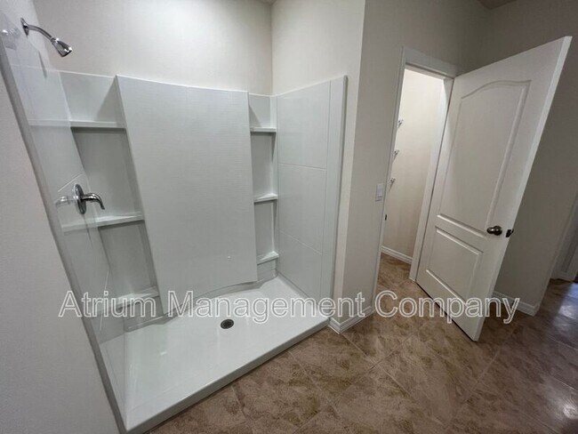 Building Photo - 2711 Rowan St