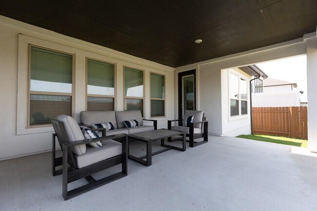 Building Photo - 2332 Giona Pl
