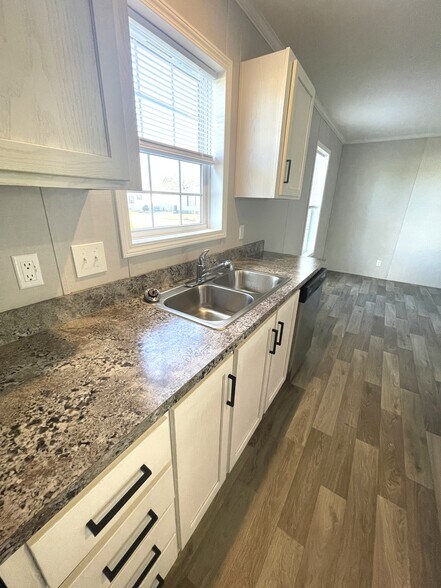 Building Photo - 49 Bellwood Dr