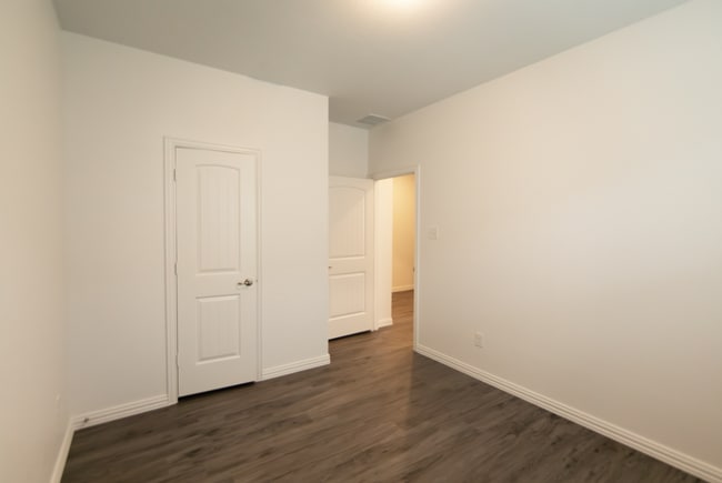 Building Photo - 4425 Braddon Dr