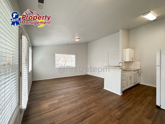 Building Photo - 3148 N Esquire Dr