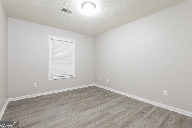 Building Photo - 661 Overlook Ct