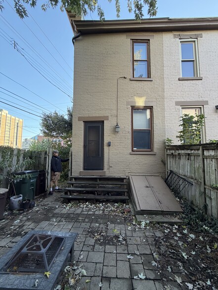 Building Photo - 501 Russell St