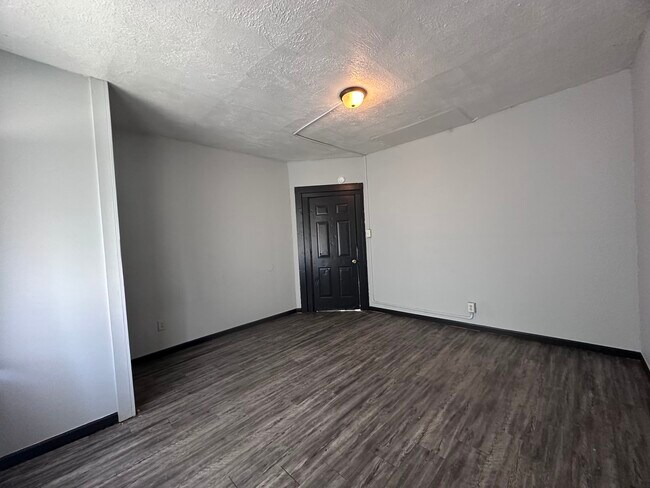 Building Photo - 612 South-