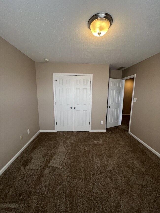 Building Photo - 107 Erica Dr