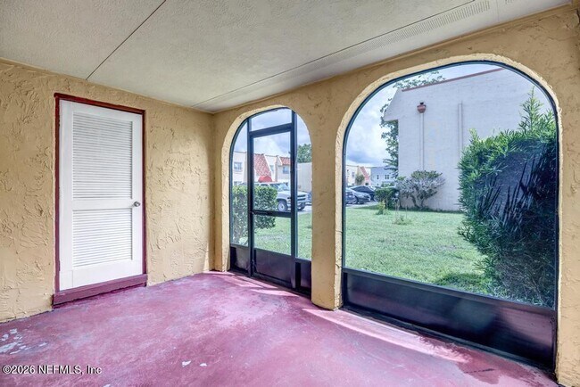 Building Photo - 3906 Mission Dr