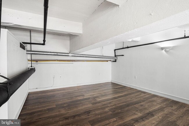 Building Photo - 810 N Hancock St