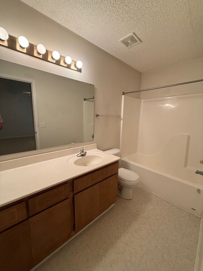 Building Photo - 150 Lakemont Dr