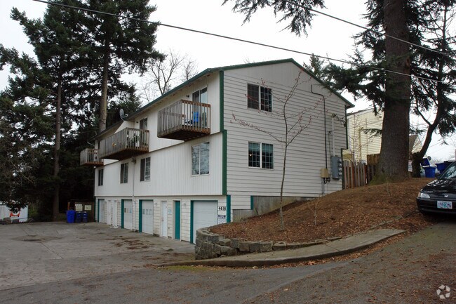 Primary Photo - 2 Parkrose 4 Plexes