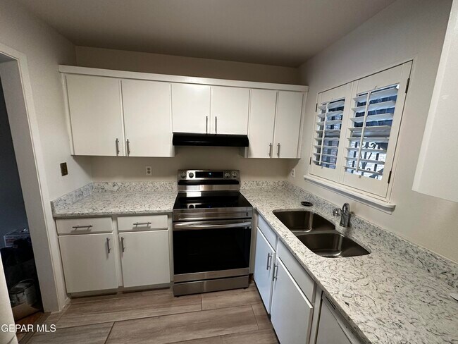 Building Photo - 4800 N Stanton St