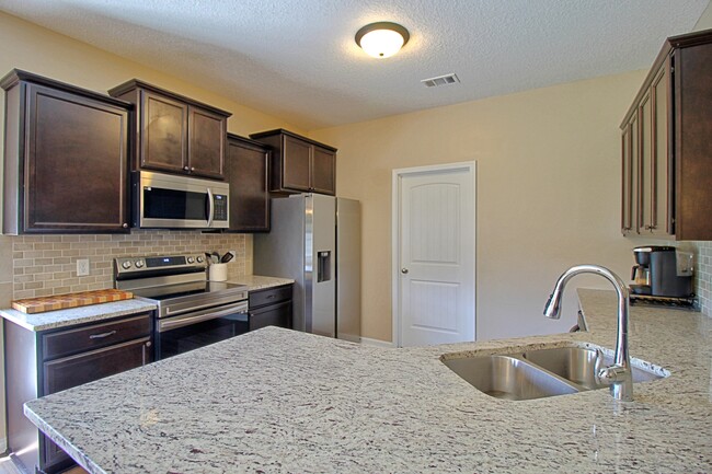 Building Photo - 50 Sunflower Cir NE