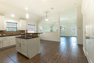 Building Photo - 23611 Starbridge Lake Ln
