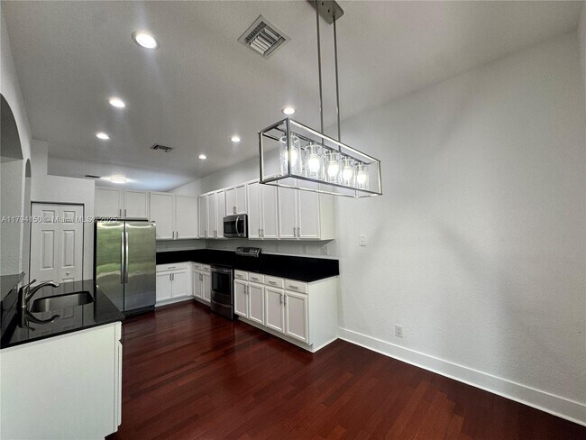 Building Photo - 4451 Laurel Pl
