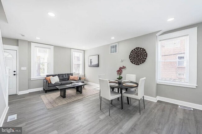 Building Photo - 3300 Ravenwood Ave