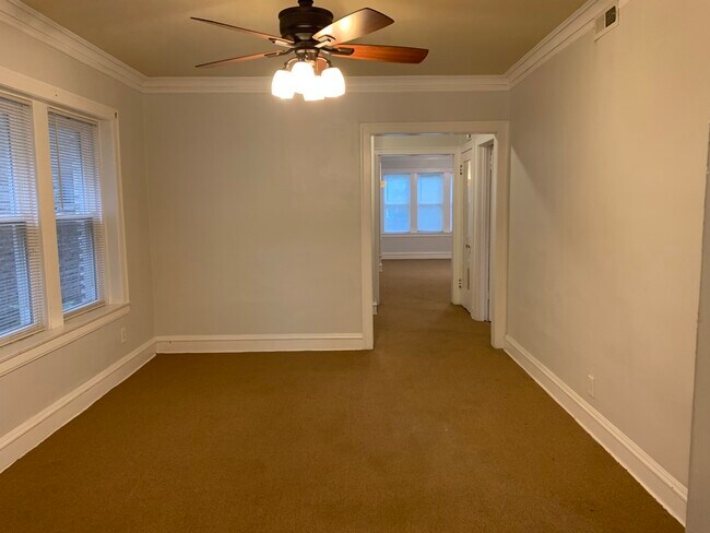 Building Photo - 6327 N Oakley Ave