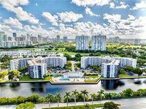 Building Photo - 3401 N Country Club Dr