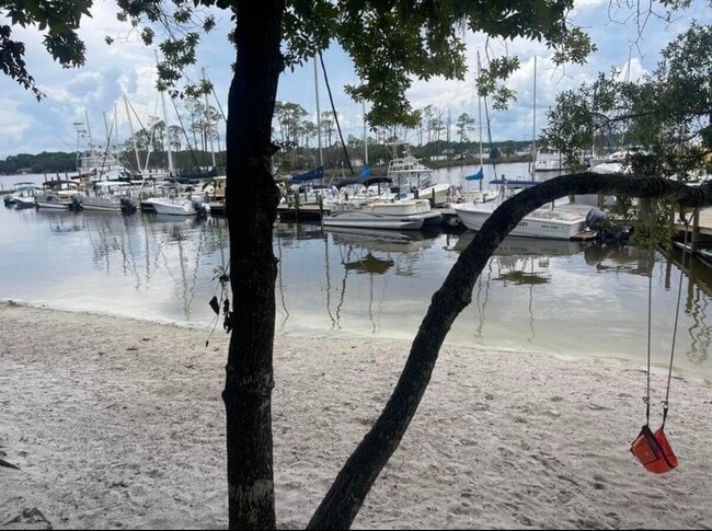 Building Photo - 300 Yacht Club Dr