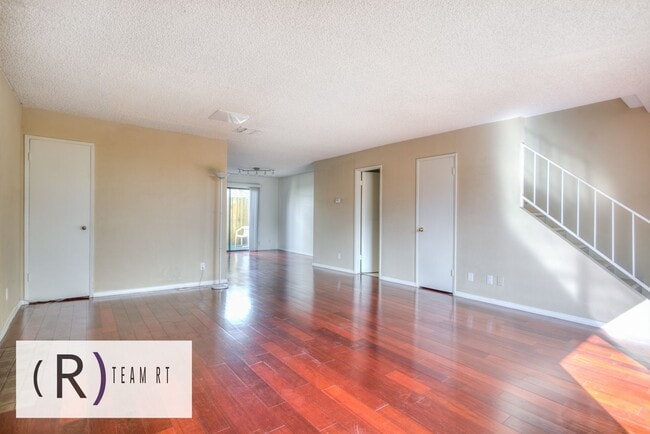 Building Photo - Gorgeous townhouse in a quiet 6-unit gated complex
