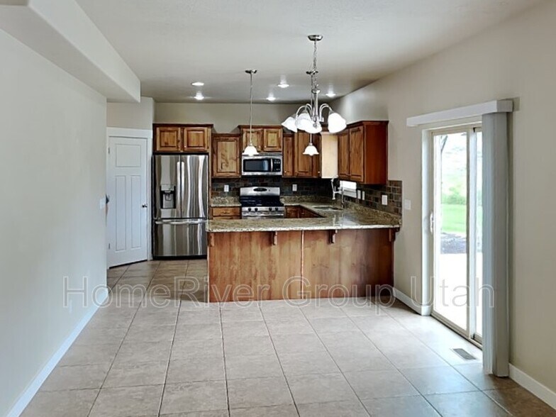 Building Photo - 10796 N La Costa
