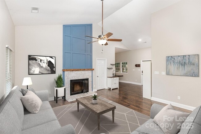 Primary Photo - 100 Aurora Ln