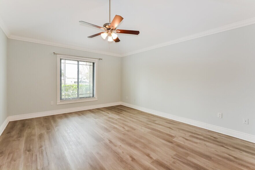 Building Photo - 748 Tomlinson Terrace