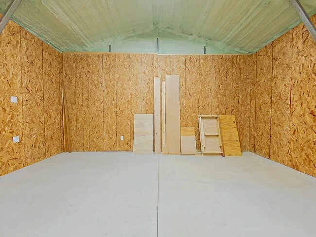 Building Photo - 1709 Oak Dr