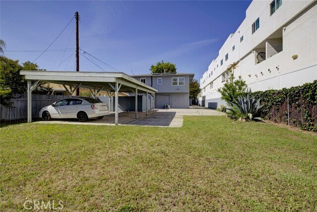 Building Photo - 14916 Wyandotte St