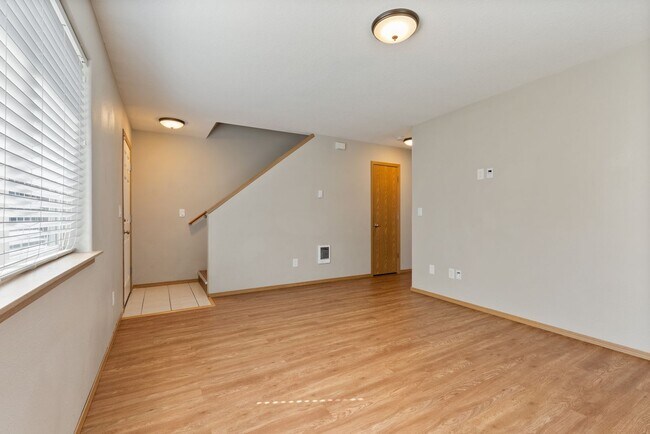 Building Photo - 3Bed/1.5 Bath House available