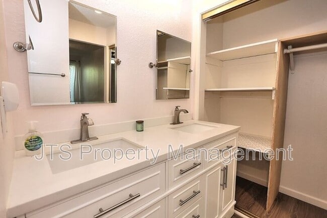 Building Photo - 6913 Navarro Ct
