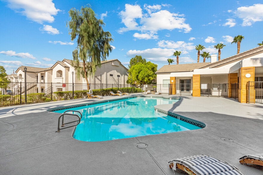 Building Photo - The Solena Apartments